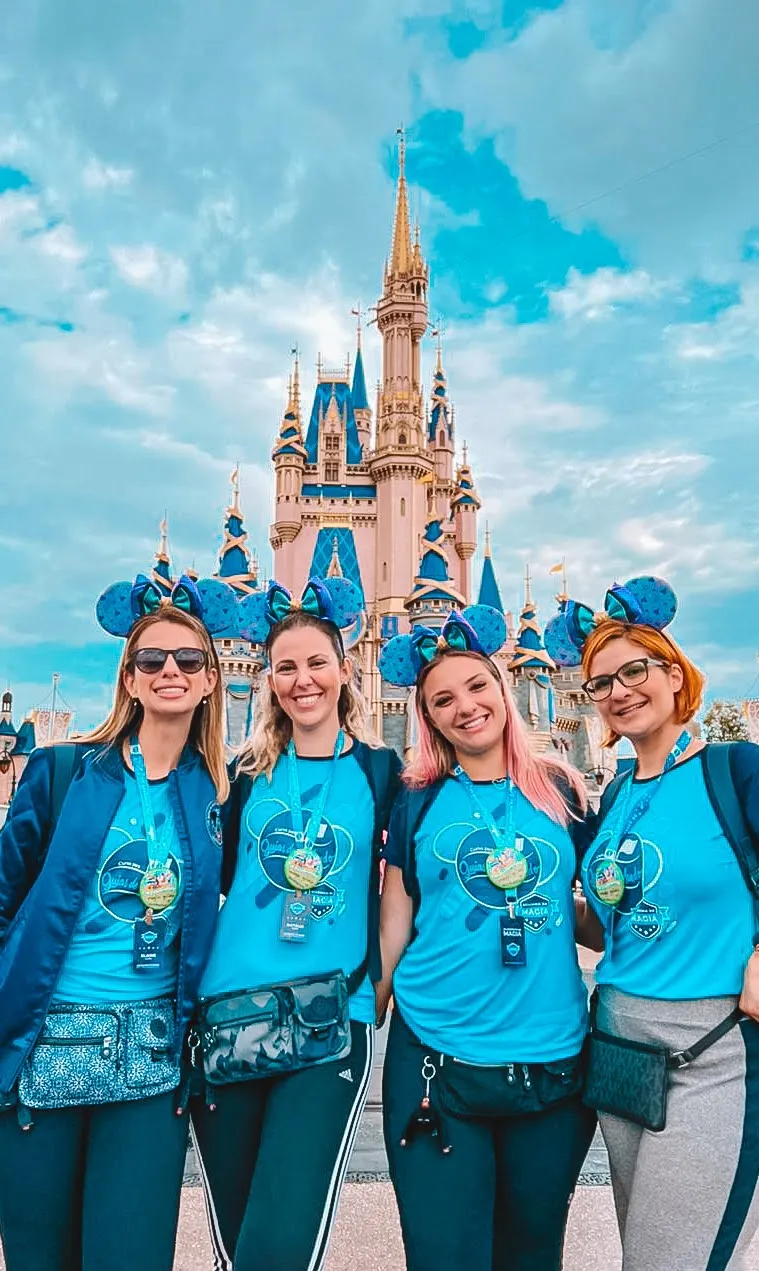 Alunas da Academia em frente ao castelo, em Orlando